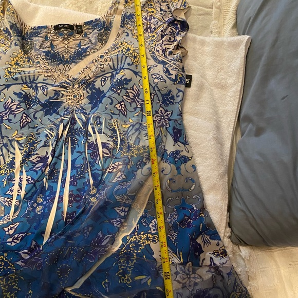 Flutter sleeve V-neck mock top - Picture 5 of 7